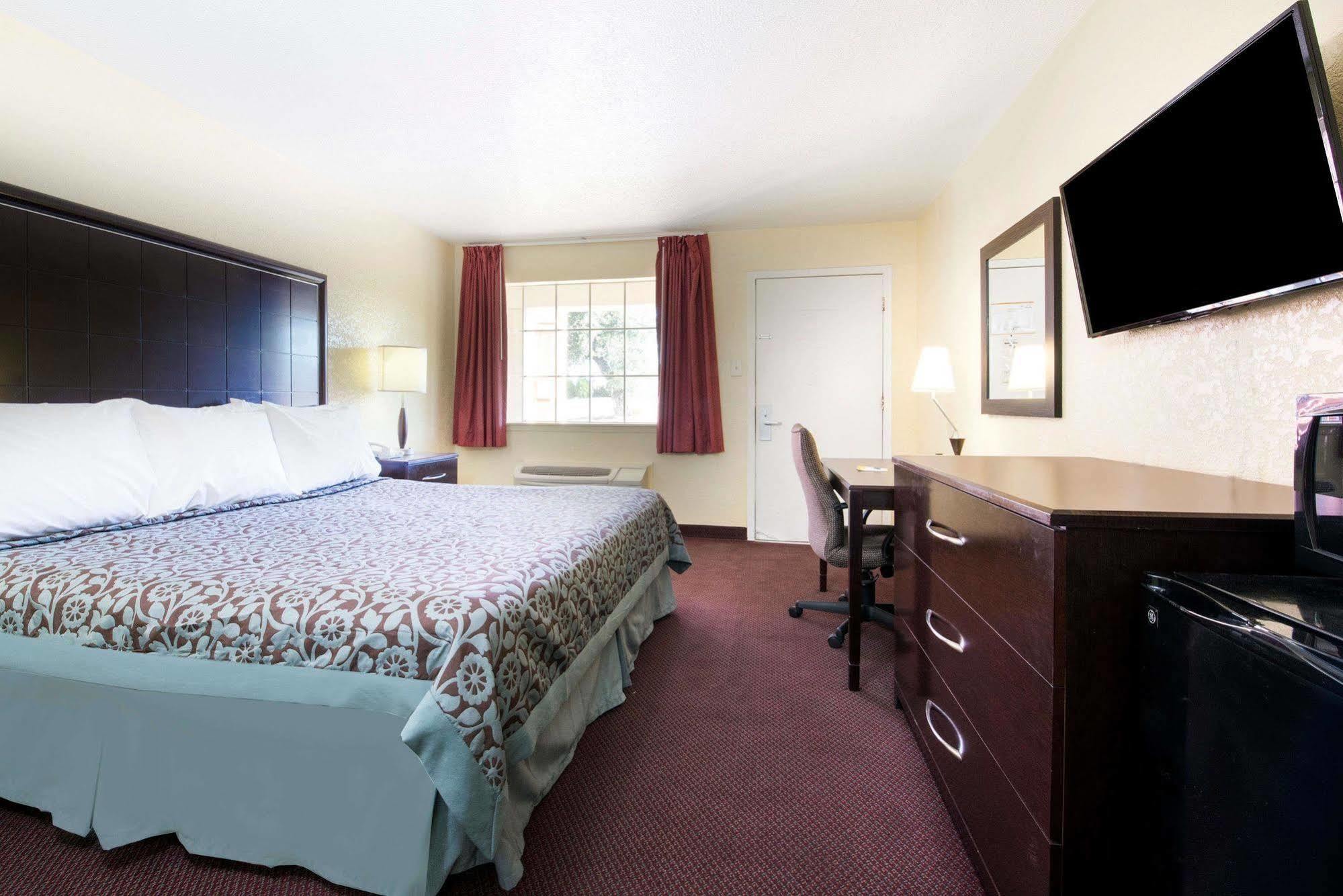 Days Inn By Wyndham Eastland Buitenkant foto