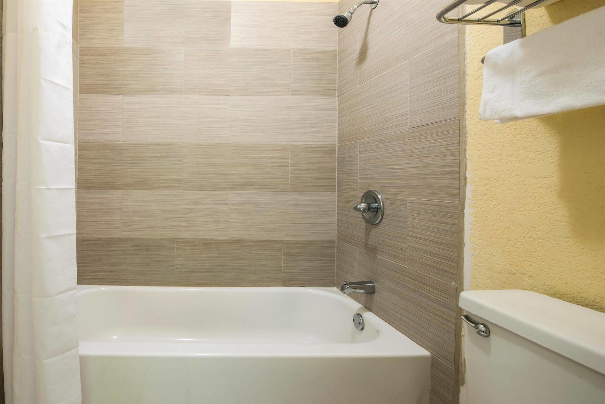 Days Inn By Wyndham Eastland Buitenkant foto