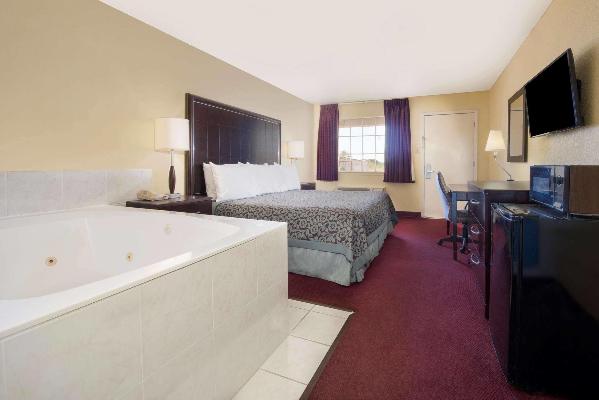 Days Inn By Wyndham Eastland Buitenkant foto