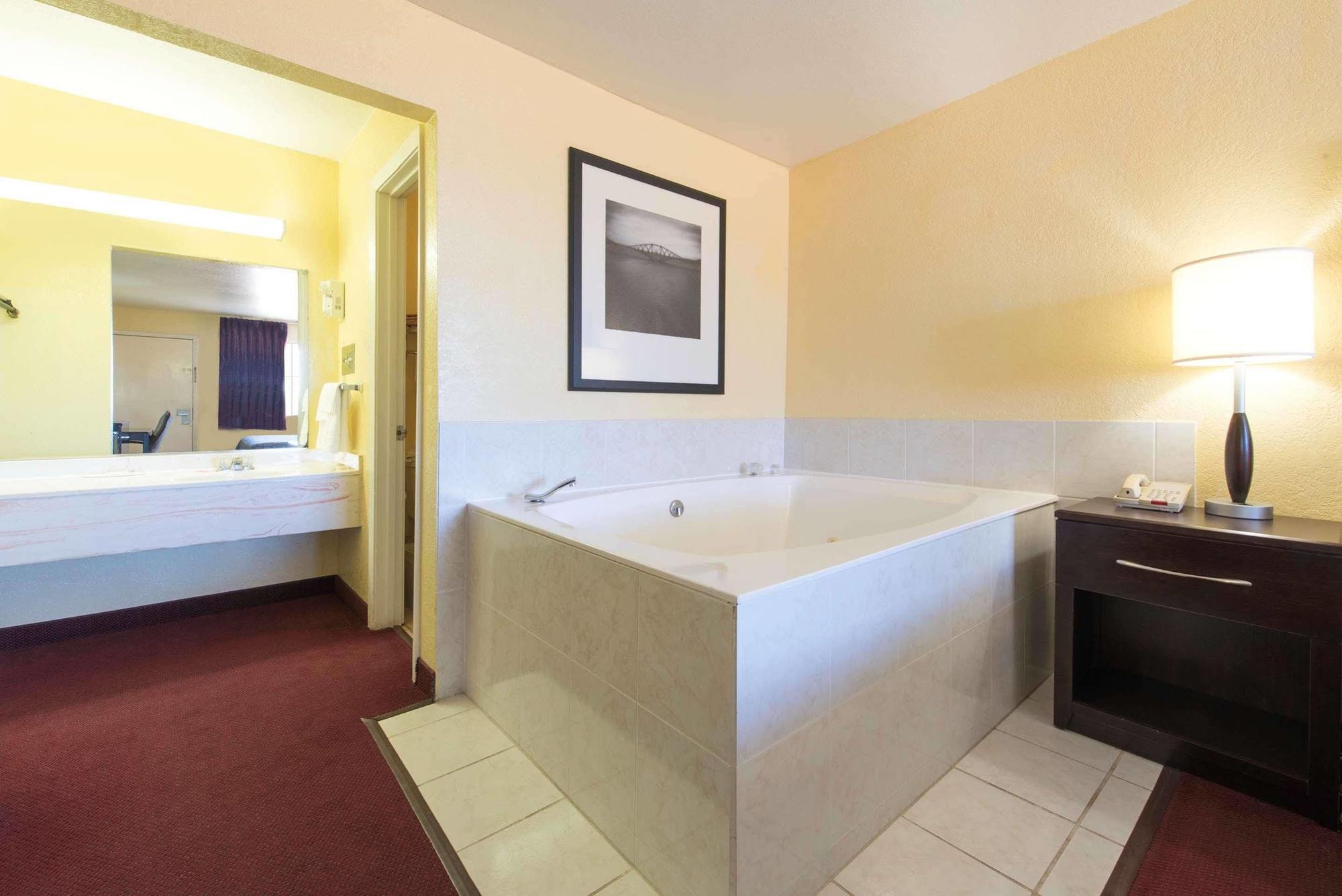 Days Inn By Wyndham Eastland Buitenkant foto