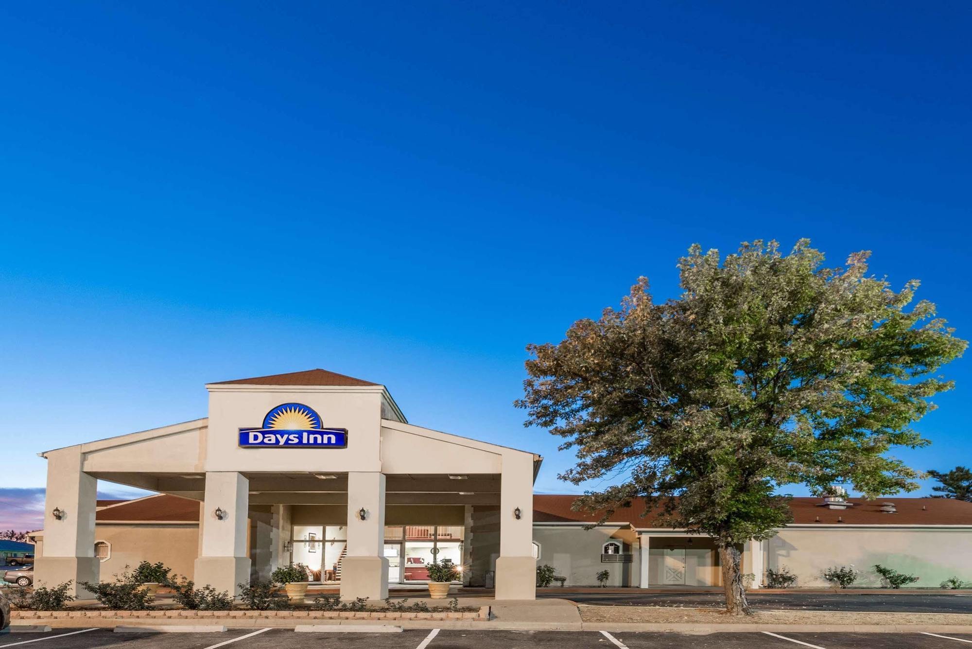 Days Inn By Wyndham Eastland Buitenkant foto