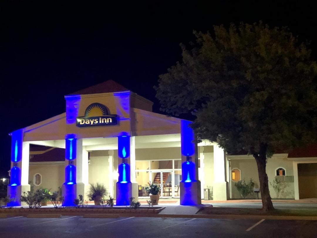 Days Inn By Wyndham Eastland Buitenkant foto