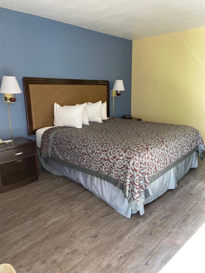 Days Inn By Wyndham Eastland Buitenkant foto